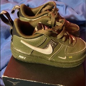 nike air force 1 low utility. Size: 7c